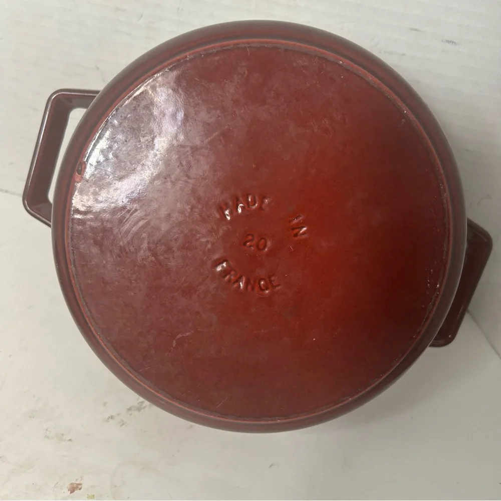 La Cocotte Staud Cast Iron Bean Bot Made in France Lid Heavy Red READ